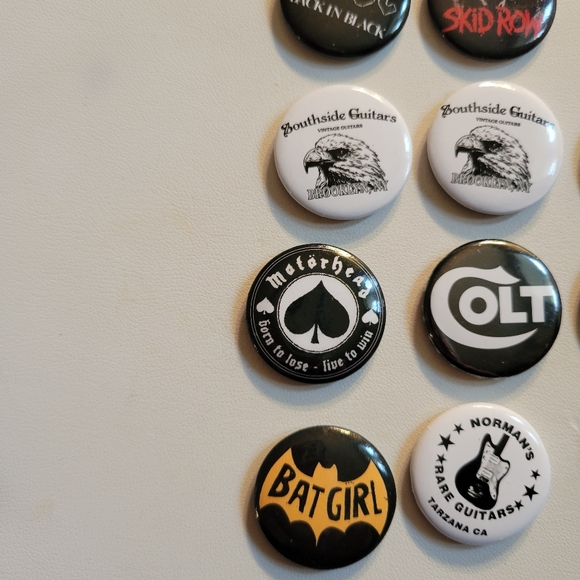 Brandy Melville Stickers and an Assorted Lot of Pins - Picture 7 of 8